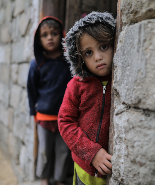 Kids refugee doorway 499x595